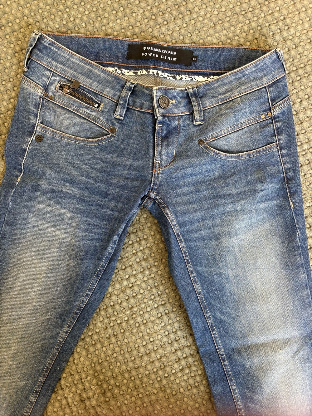 Made in France Straight Leg Low Rise Jeans in Faded Blue size 28/29 - Picture 2 of 6